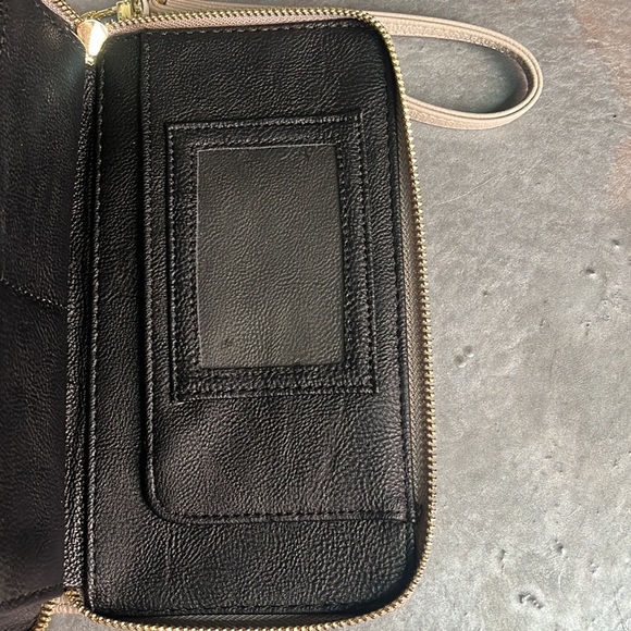 New with tags Betsey Johnson Cream Colored Zip Around Wallet Wristlet - Picture 4 of 10